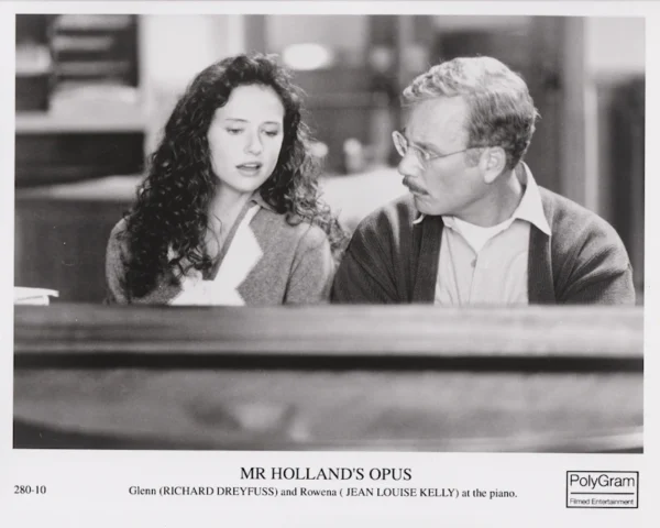 Glenn (Richard Dreyfuss) and Rowena (Jean Louise Kelly) at the piano